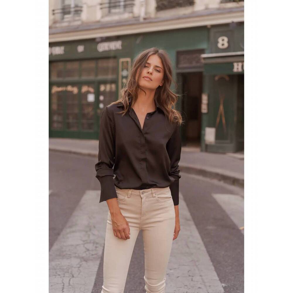 NEW CHOKLATE PARIS léa satin shirt in black